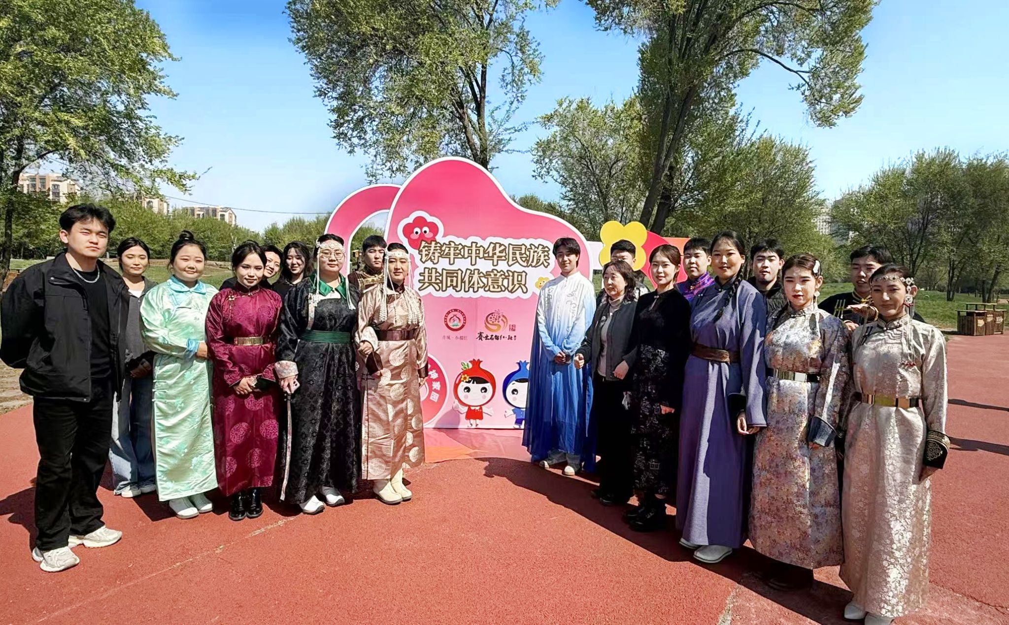 校园乌兰牧骑文艺汇演进社区