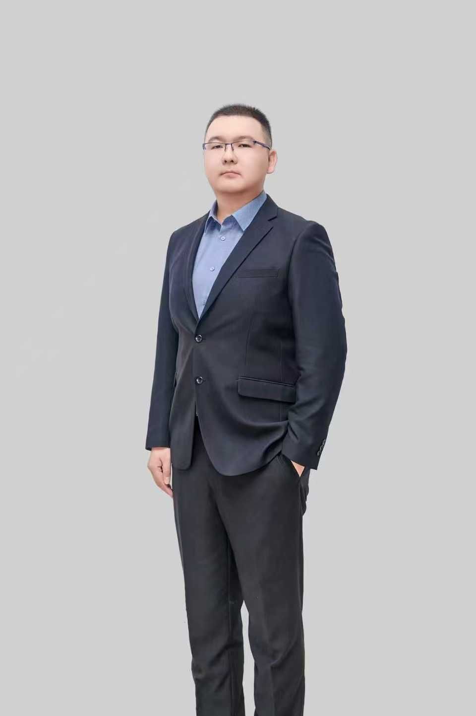 包纳钦小我简介